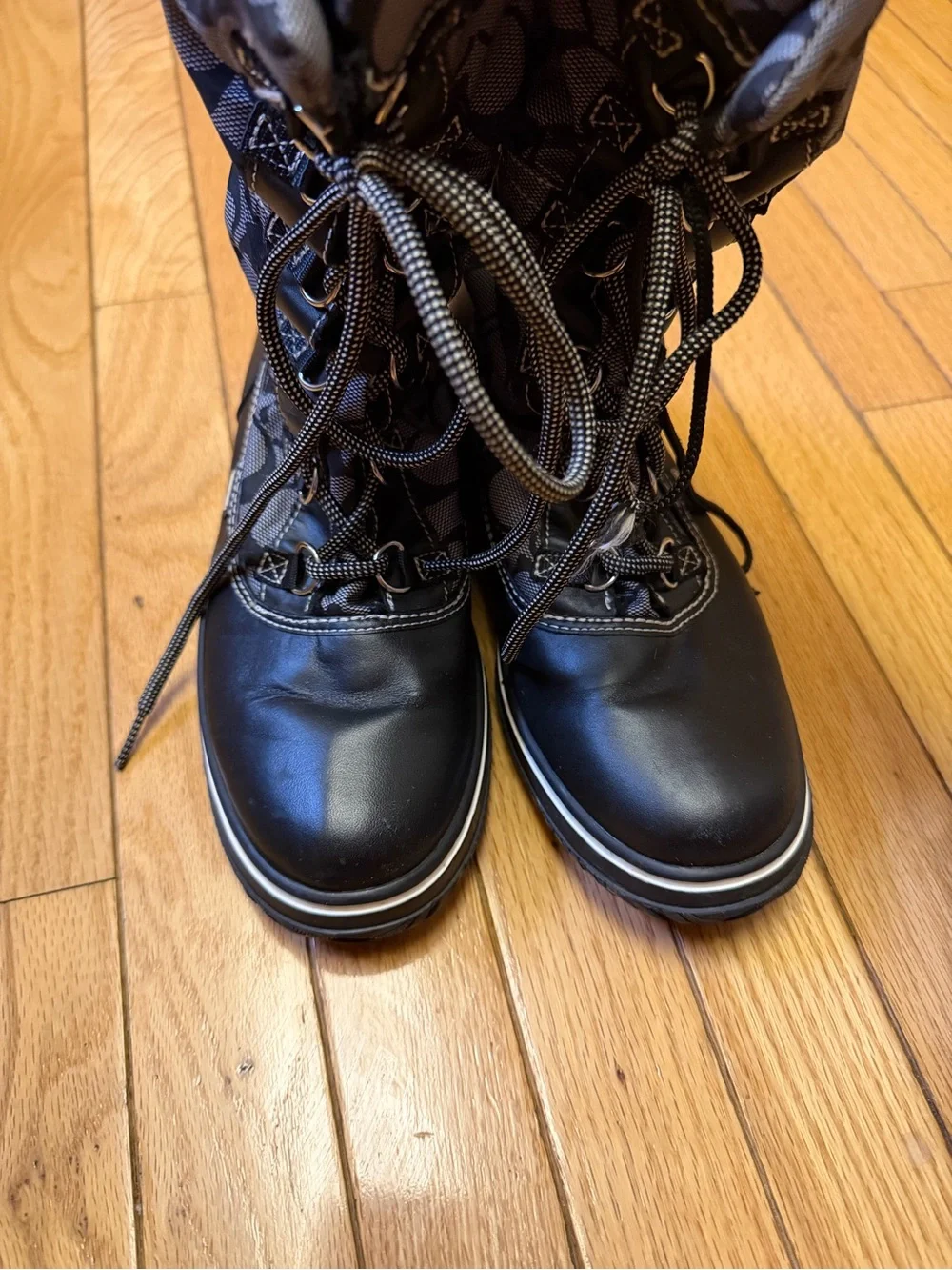 COACH Signature Shaine Snow Boots Size 8.5